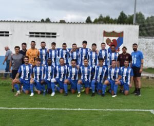 Cadro de xogadores do Iberia CF, equipo de San Miguel de Reinante (Barreiros) para a temporada 2023/2024. Foto usada na V Guía de Futbolinlugo