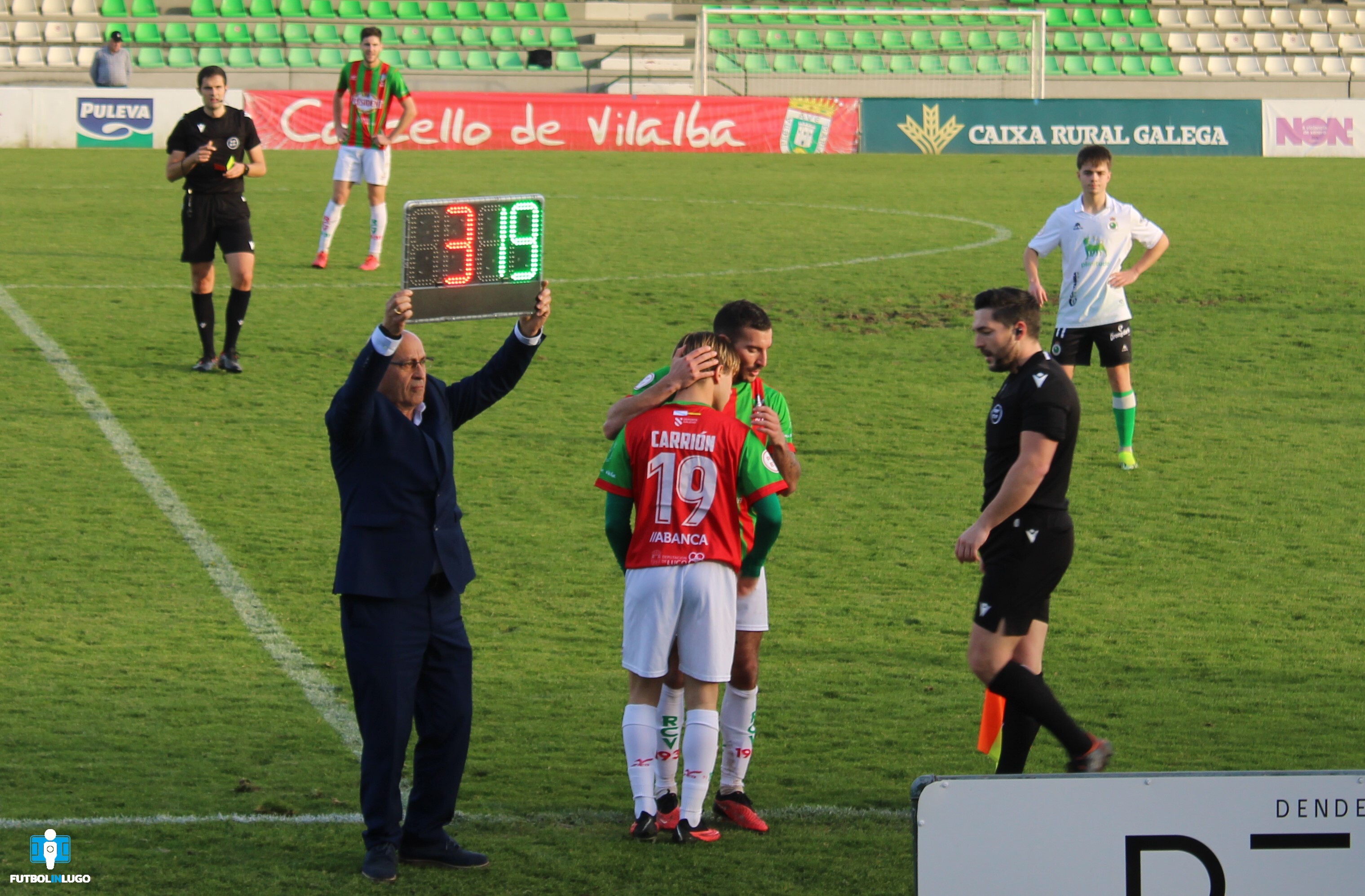 Adri Carrión debutou co dorsal 19 como xogador do Racing Villalbés. O xogador vallisoletano nado en 2002 formouse no Real Valladolid e pasou polo Racing Rioja, o Laredo e o Rayo Majadahonda; equipo do que procede.