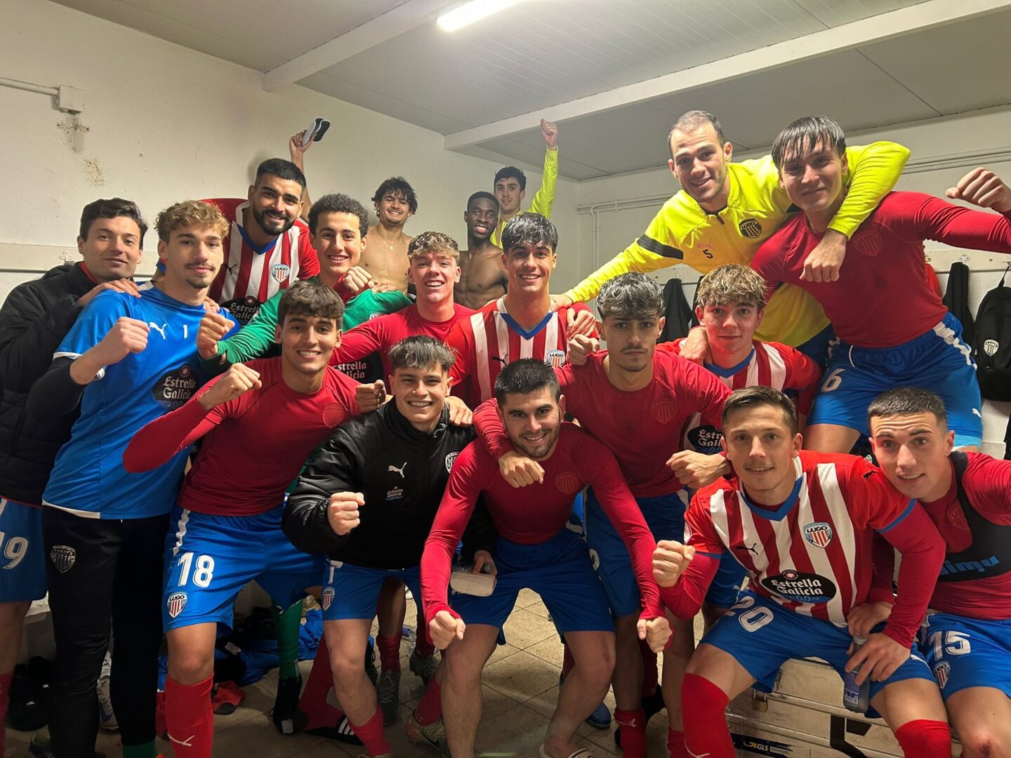 O Polvorín celebra a súa victoria que o achega ao play off da Terceira. @CDLUGOCANTEIRA