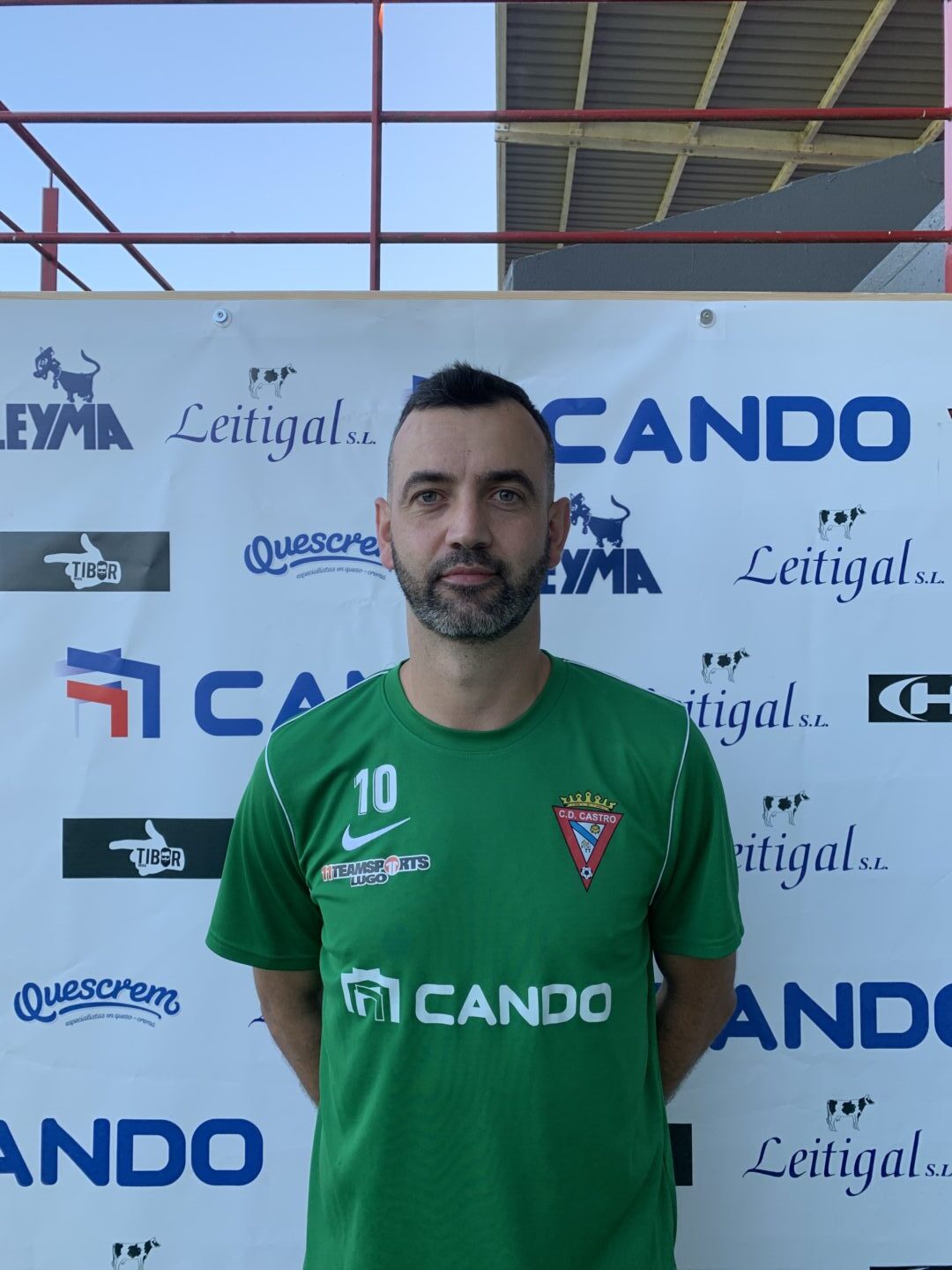 Dumi, adestrador do Castro