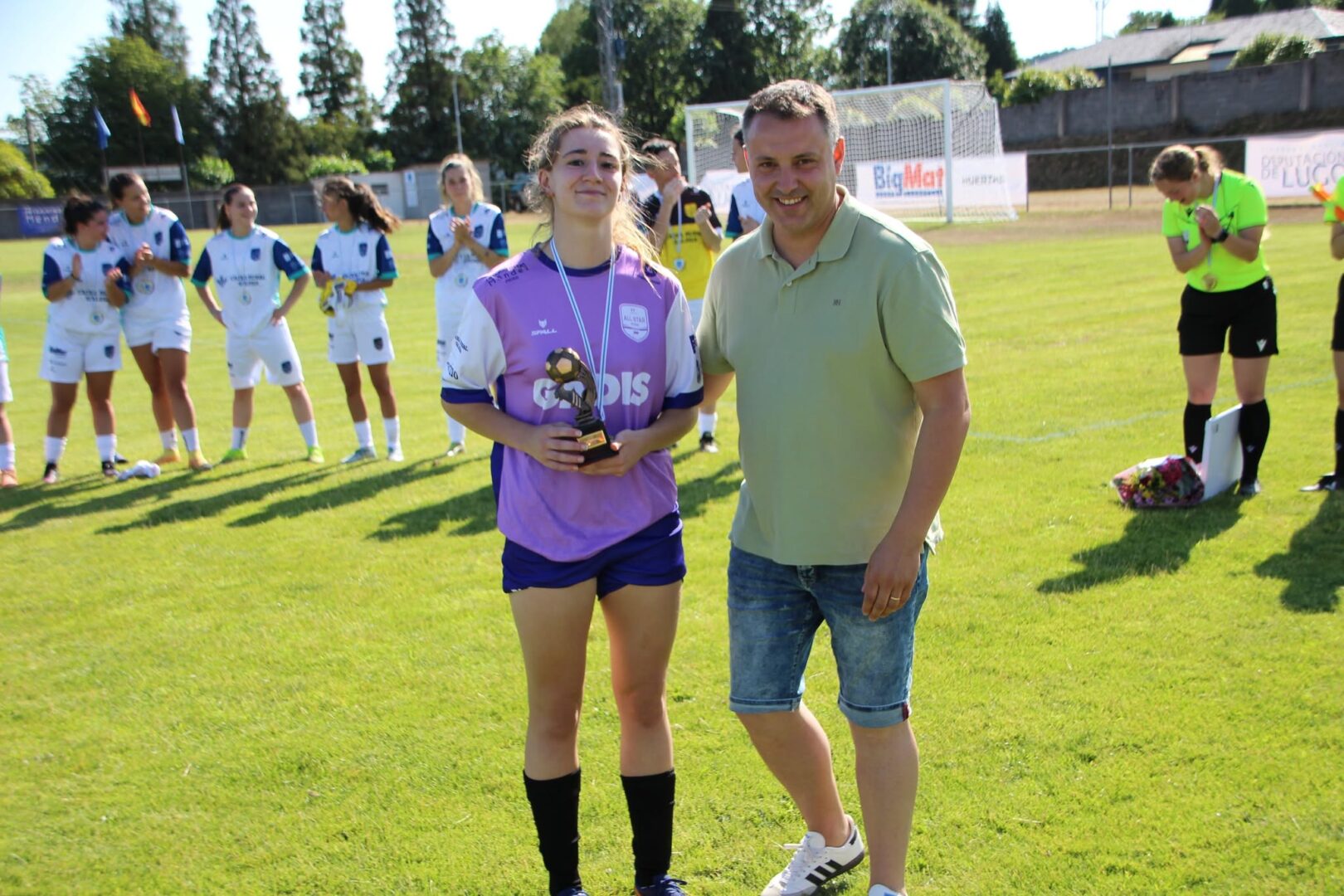 Entrega do trofeo á MVP do All-Star feminino